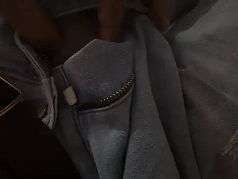 Snapshot of zeus_3241 chatting on 12-14-25, 09:30 zeus 3241 online show from 12-14-25, 09:30