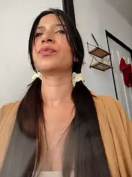 Snapshot of lady-rosse chatting on 12-17-24, 06:31 lady-rosse online show from 12-17-24, 06:31