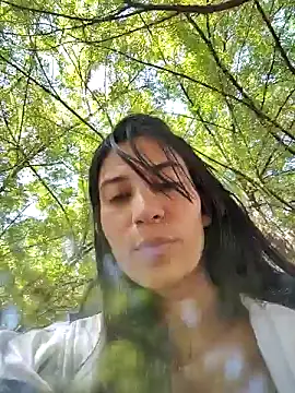 Snapshot of lady-rosse chatting on 12-18-24, 05:31 lady-rosse online show from 12-18-24, 05:31