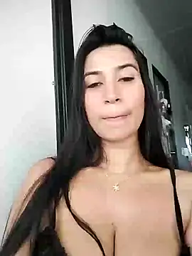 Snapshot of lady-rosse chatting on 12-30-24, 02:30 lady-rosse online show from 12-30-24, 02:30