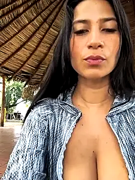 Snapshot of lady-rosse chatting on 02-27-25, 07:37 lady-rosse online show from 02-27-25, 07:37