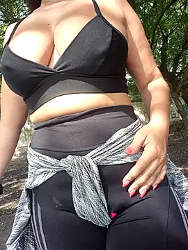 Snapshot of lady-rosse chatting on 11-10-25, 02:27 lady-rosse online show from 11-10-25, 02:27