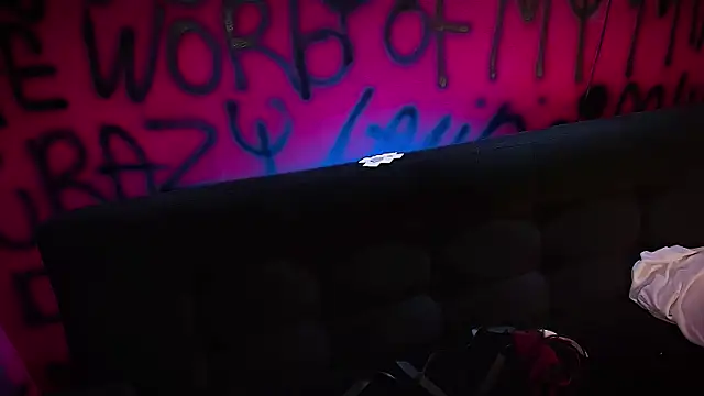 Laura takint online show from 02-04-25, 04:08