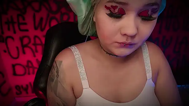 Laura takint online show from 02-14-25, 04:09