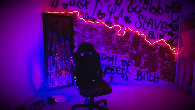 Laura takint online show from 09-09-25, 09:03