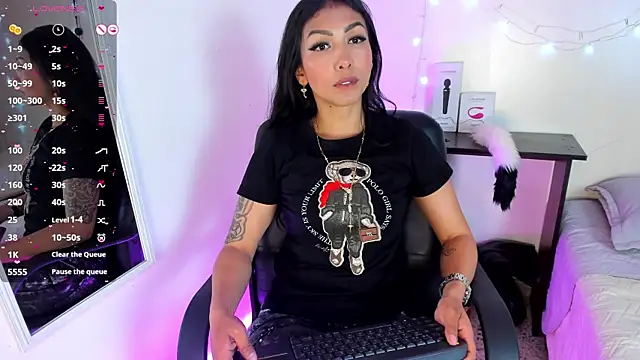 Snapshot of Tracy_lambo chatting on 10-29-25, 10:44 Tracy lambo online show from 10-29-25, 10:44