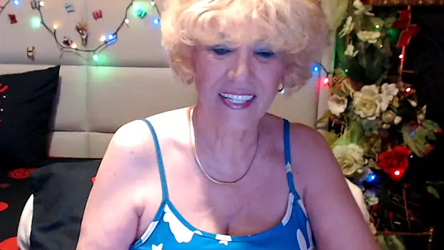 Snapshot of HappyWomanOn chatting on 06-15-26, 09:33 HappyWomanOn online show from 06-15-26, 09:33
