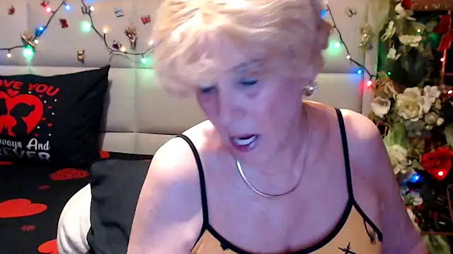 Snapshot of HappyWomanOn chatting on 06-17-26, 06:49 HappyWomanOn online show from 06-17-26, 06:49