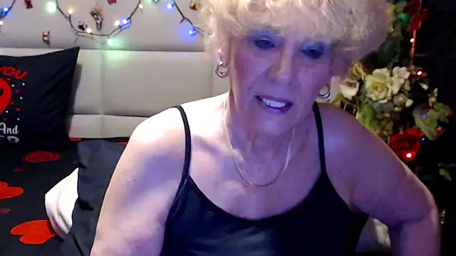 Snapshot of HappyWomanOn chatting on 06-18-26, 09:09 HappyWomanOn online show from 06-18-26, 09:09
