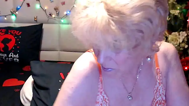 Snapshot of HappyWomanOn chatting on 06-20-26, 09:34 HappyWomanOn online show from 06-20-26, 09:34