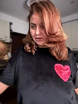 AnneKane online show from 10-20-25, 04:13