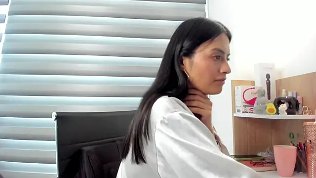 nia  white online show from 02-10-25, 05:19