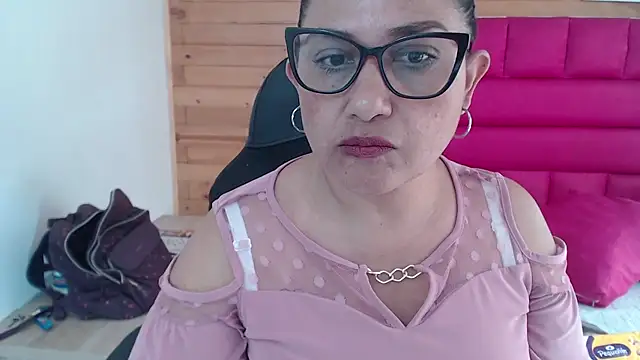 Snapshot of Katha_Marck chatting on 01-13-25, 07:10 Katha Marck online show from 01-13-25, 07:10