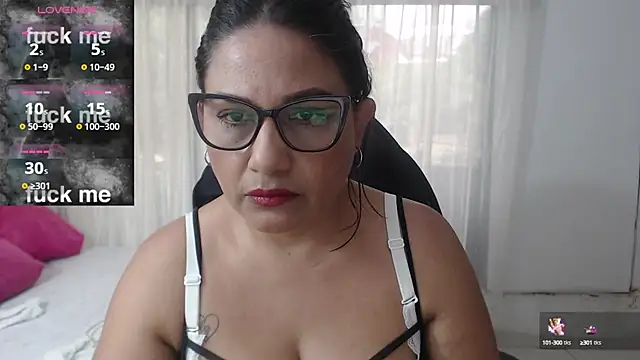 Snapshot of Katha_Marck chatting on 02-24-25, 12:37 Katha Marck online show from 02-24-25, 12:37