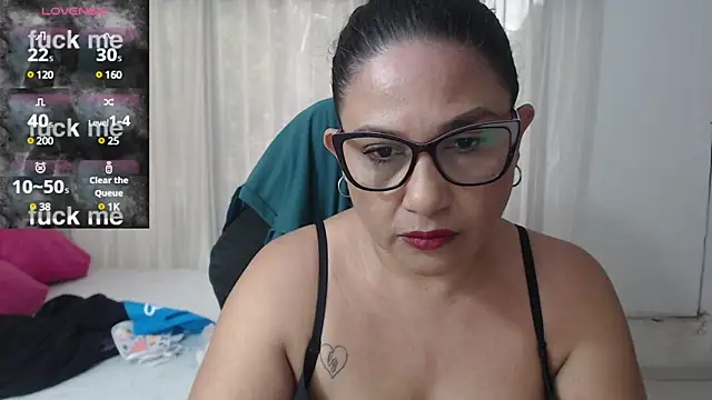 Snapshot of Katha_Marck chatting on 02-25-25, 12:45 Katha Marck online show from 02-25-25, 12:45
