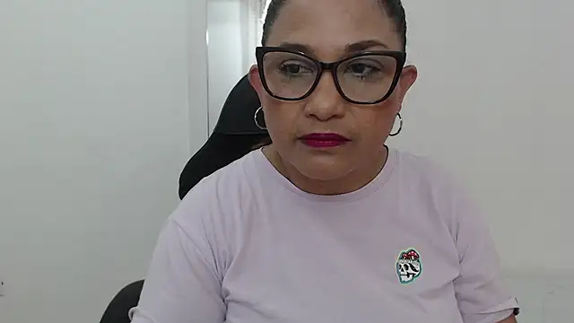 Snapshot of Katha_Marck chatting on 10-22-25, 12:27 Katha Marck online show from 10-22-25, 12:27