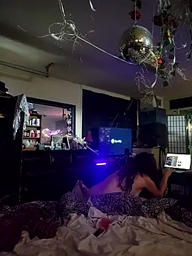 Hotredheadandtoungelasher online show from 12-15-25, 06:01