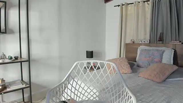 Snapshot of SaraVergara chatting on 12-18-24, 08:36 SaraVergara online show from 12-18-24, 08:36