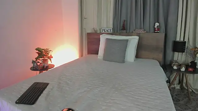 Snapshot of SaraVergara chatting on 12-19-24, 09:06 SaraVergara online show from 12-19-24, 09:06