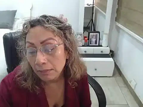 Snapshot of jesy_hot chatting on 03-21-25, 01:45 jesy hot online show from 03-21-25, 01:45