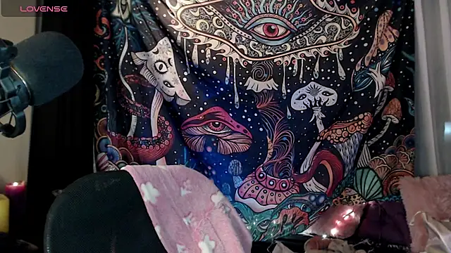 Snapshot of Hannah-Valhalla chatting on 10-31-25, 02:12 Hannah-Valhalla online show from 10-31-25, 02:12