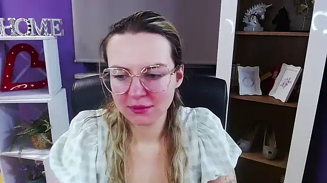 Zoey Erotic online show from 01-16-26, 06:28