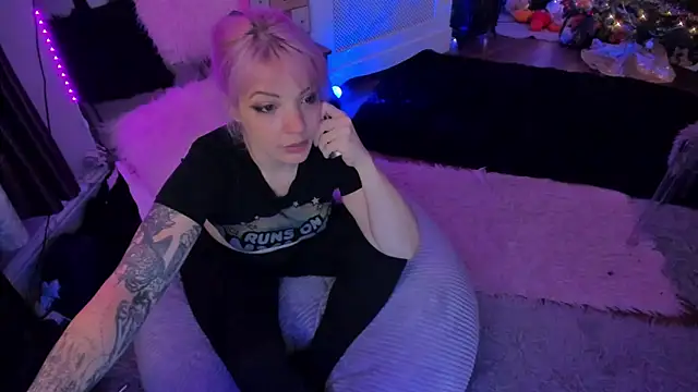 AliceW0lf online show from 12-16-25, 09:09