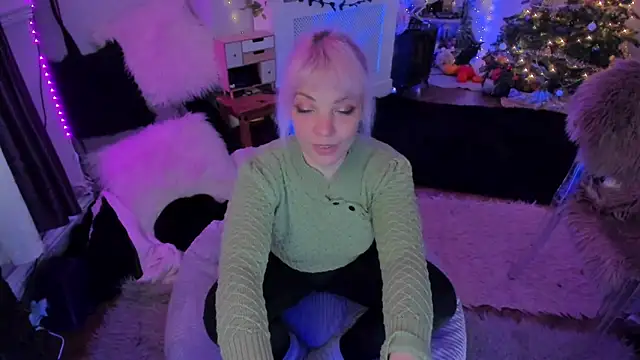 AliceW0lf online show from 12-18-25, 04:13