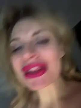 Snapshot of Evellyn chatting on 01-10-26, 06:42 Evellyn online show from 01-10-26, 06:42