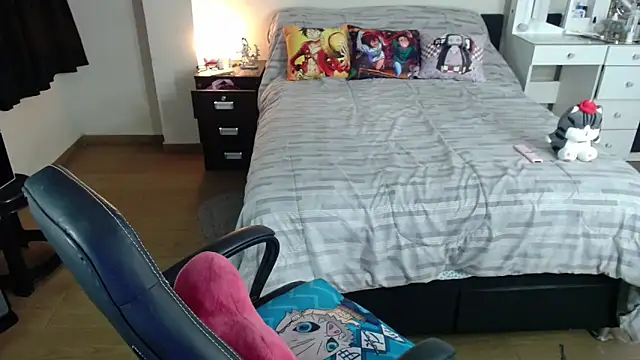 Snapshot of kittykat18x chatting on 10-27-25, 01:09 kittykat18x online show from 10-27-25, 01:09