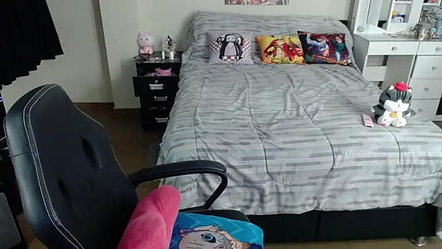 Snapshot of kittykat18x chatting on 10-29-25, 02:58 kittykat18x online show from 10-29-25, 02:58