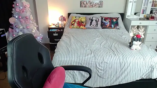 Snapshot of kittykat18x chatting on 12-16-25, 02:38 kittykat18x online show from 12-16-25, 02:38