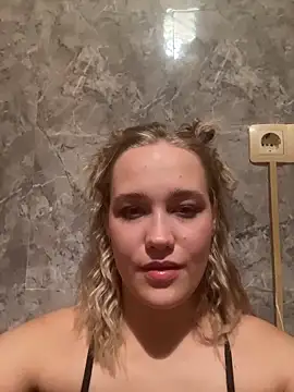 Snapshot of miya_miya21 chatting on 10-28-25, 02:42 miya miya21 online show from 10-28-25, 02:42