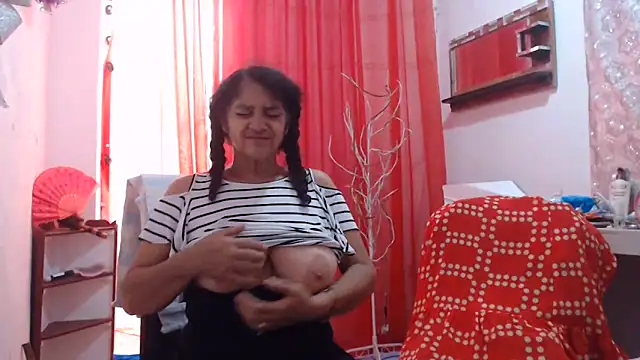 Snapshot of heyline_milf chatting on 06-08-26, 02:06 heyline milf online show from 06-08-26, 02:06
