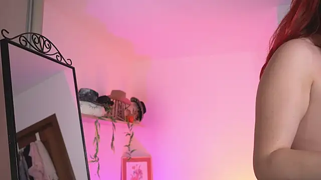 Snapshot of Amaliamour chatting on 03-12-25, 06:40 Amaliamour online show from 03-12-25, 06:40