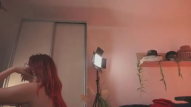 Snapshot of Amaliamour chatting on 03-18-25, 07:19 Amaliamour online show from 03-18-25, 07:19