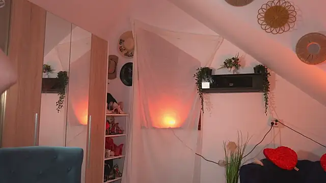 Snapshot of Amaliamour chatting on 11-15-25, 04:10 Amaliamour online show from 11-15-25, 04:10