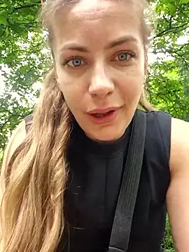 Snapshot of Keli_Jessi chatting on 05-23-26, 01:48 Keli Jessi online show from 05-23-26, 01:48