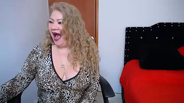 Snapshot of Ursulawhite69 chatting on 01-28-25, 06:17 Ursulawhite69 online show from 01-28-25, 06:17