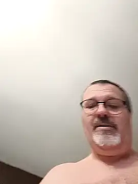 Snapshot of mike9473 chatting on 04-28-26, 04:34 mike9473 online show from 04-28-26, 04:34
