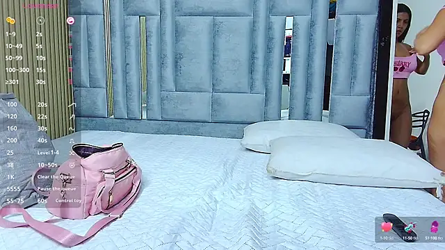 Snapshot of veronicaroose_ chatting on 09-19-25, 12:50 veronicaroose online show from 09-19-25, 12:50