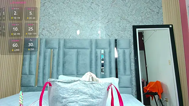 Snapshot of veronicaroose_ chatting on 10-07-25, 12:46 veronicaroose online show from 10-07-25, 12:46