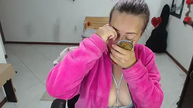 Snapshot of charlottezoe15 chatting on 02-12-26, 07:25 charlottezoe15 online show from 02-12-26, 07:25