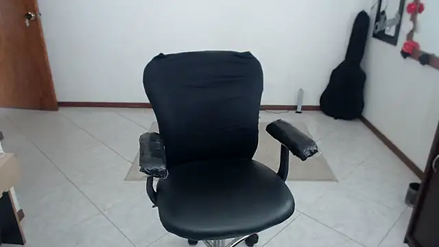 Snapshot of charlottezoe15 chatting on 03-04-26, 04:35 charlottezoe15 online show from 03-04-26, 04:35