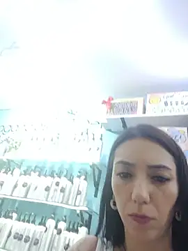 Snapshot of LunaZambrano chatting on 06-25-26, 08:57 LunaZambrano online show from 06-25-26, 08:57