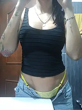 Snapshot of LunaZambrano chatting on 07-02-26, 03:23 LunaZambrano online show from 07-02-26, 03:23