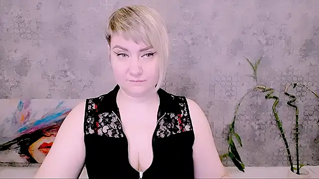 Snapshot of Djullia chatting on 03-12-26, 06:52 Djullia online show from 03-12-26, 06:52
