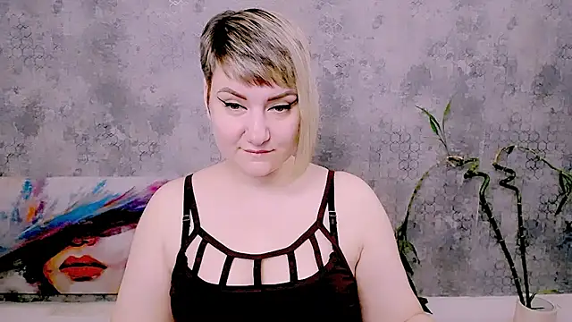 Snapshot of Djullia chatting on 05-17-26, 05:05 Djullia online show from 05-17-26, 05:05