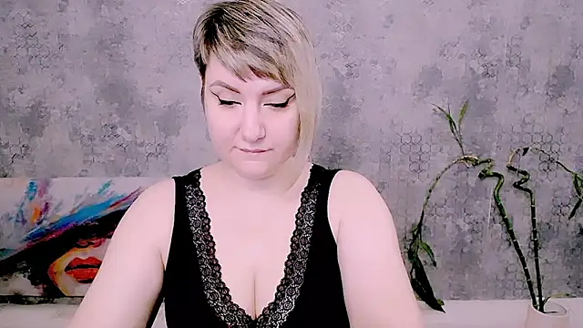 Snapshot of Djullia chatting on 05-25-26, 05:57 Djullia online show from 05-25-26, 05:57