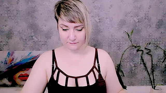 Snapshot of Djullia chatting on 05-28-26, 05:49 Djullia online show from 05-28-26, 05:49